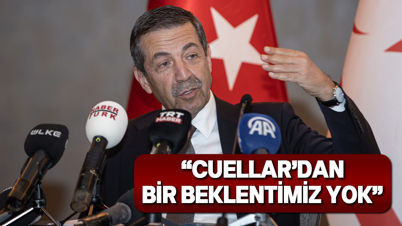 Dışişleri Bakanı Ertuğruloğlu, Ankara'da basın mensuplarıyla bir araya geldi