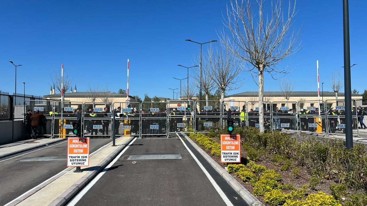 Meclis'te son durum: Bariyerler kuruldu, eylem askıya alındı