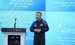 Alper Gezeravcı, ilk gençlik buluşmasında uzay deneyimlerini anlattı