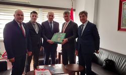 “Şehitler Ölmez Albümü” Türkiye’nin Lefkoşa Büyükelçisi Feyzioğlu’na takdim edildi