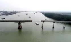 Çin'de kargo gemisinin çarptığı köprü çöktü: 5 kişi hayatını kaybetti!
