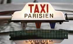 Fransa’da sosyal güvenlik yasasını protesto eden taksiciler Paris'e giden otoyolu trafiğe kapattı