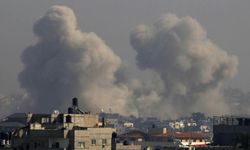 İsrail'in Gazze'de vurduğu insani yardım deposunda 8 kişi öldü