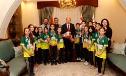 Cumhurbaşkanı Tatar Necati Taşkın İlkokulu hentbol takımını kabul etti