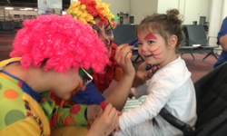 Ercan'da çocuklara yüz boyama etkinliği gerçekleştirdi