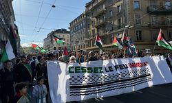 Cenevre'de on bini aşkın kişi "Gazze'de soykırım durdurulsun" çağrısıyla yürüdü