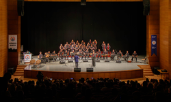 Gazimağusa Belediyesi Türk Halk Müziği Korosu “Türkülerle Bahar” konseri verdi