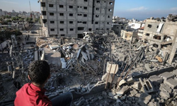 İsrail ordusu Gazze Şeridi'nin çeşitli bölgelerine yoğun saldırı başlattı