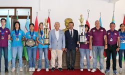 Dışişleri Bakanı Ertuğruloğlu Taekwondo Milli takım sporcu ve eğitmenlerini kabul etti