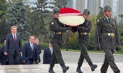 Başbakan Üstel Anıtkabir’i ziyaret etti