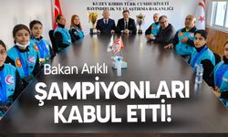 Arıklı, şampiyon tekvandocuları kabul etti