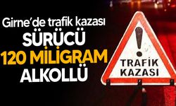 Alkollü sürücü duvara ve park halindeki araca çarptı
