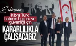 Erhürman, Denktaş’ın Anıt Mezarı’na çelenk koydu ve Anıt Özel Defteri’ni imzaladı