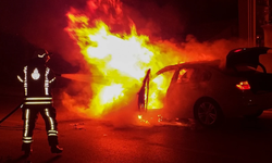 Seyir halindeki araç alev aldı