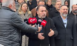 Mağusa Vergi Dairesi Önünde Grev