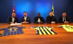 Fenerbahçe, N’Golo Kanté’yi Resmen Tanıttı: Dev İmza Töreni