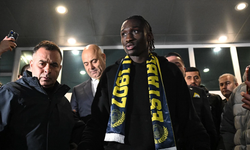 Fenerbahçe'nin yeni transferi Sidiki Cherif, ailesiyle beraber İstanbul'a geldi