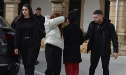 Eğlence mekânı önünde çıkan kavgada, bir kişiyi darp eden zanlılar mahkemeye çıkarıldı