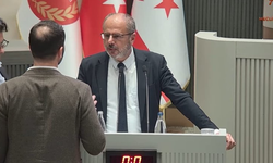 Özuslu, Meclis kürsüsünde iki buçuk saat boyunca aralıksız konuşma yaptı!