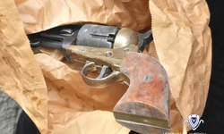 Güney Kıbrıs'ta 200 kiloyu aşan yasaklı madde, silah ve patlayıcı ele geçirildi