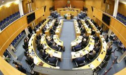 Rum Meclisi’nde “Türk Şirketleri” Tartışması: Güney Kıbrıs’ta Yeni Yasa Gündemde