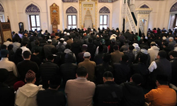 Tokyo’da bayram namazı 5 kez kılındı