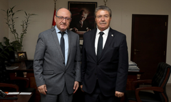 Başbakan Üstel, Gazeteciler Cemiyeti Başkanı Akar’ı kabul etti