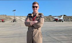 İran dronunu düşüren İngiliz pilot başarısını KEO birasıyla kutladı