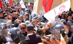 Eylemciler Meclis kapısına dayandı