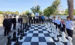 Özgür Hizmet Derneği’nden iki okula eğitim bağışı