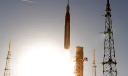 Artemis II fırlatıldı: 54 yıl sonra Ay’a insanlı yolculuk başladı