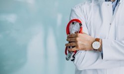 Serbest Çalışan Hekimlerden Çağrı: Kamu Hekimlerine İkinci İş Yasağı Uygulansın