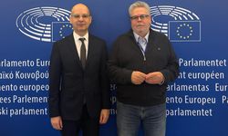 Siyasi temsilciler, kabine üyeleri ve üst düzey yetkililerle görüştü