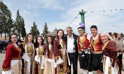 Erhürman Enginar Festivali’nde vatandaşlarla buluştu