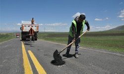 Sürücülerin dikkatli ve yavaş seyretmeleri, trafik işaret ve işaretçilerine uymaları istendi