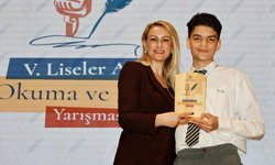 Öğrencilere ödül ve başarı belgeleri takdim edildi