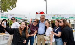 Erhürman Karşıyaka Taş Armudu Festivali’ne katıldı