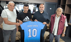 Nahit Öncü’den spor yazarlarına forma desteği