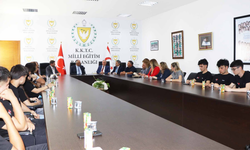 Çavuşoğlu kardeş okul öğrencilerini kabul etti