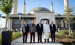 Öztürkler bayram namazını Millet Camii’nde kıldı