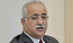 15 kişinin yasağının kaldırılmasının “müjde gibi sunulduğunu" savunarak eleştirdi