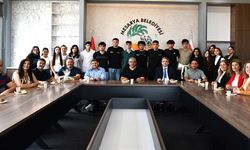 Latif, Atatürk’ün emanet ettiği bu anlamlı günün ruhunu yaşatan tüm gençleri kutladı