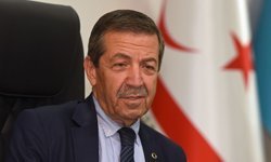 “Kıbrıs Türk halkı gerçekleşmeyecek beklentilere sokulmamalı”