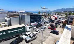 Girne Limanı’nda tır dorsesinde 12 kaçak yakalandı