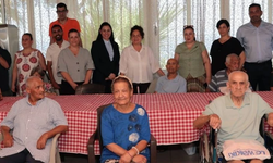 Zerrin Üstel, Lapta Huzurevi'ni ziyaret etti