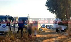 Geçitkale'de minibüs servi ağaçlarına çarptı: 5 kişi hastaneye kaldırıldı