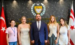 Bilgi Çemberi Eğitim Merkezi öğrencileri Bakan Hüseyin Çavuş'u ziyaret etti
