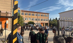 Manisa’da lise önünde silahlı saldırı: öğrenciler yaralandı