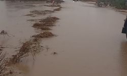 Yılmazköy-Kılıçaslan Anayolu trafiğe kapatıldı: Dere taştı!