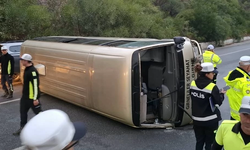 Lefkoşa-Girne Anayolu’nda otobüs devrildi: 2 yaralı
